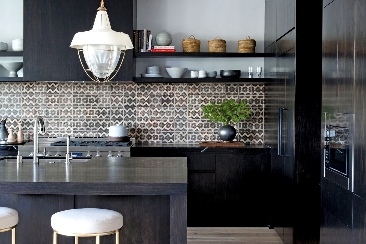 Декоративный кухонный фартук из керамической плитки с рисунком
